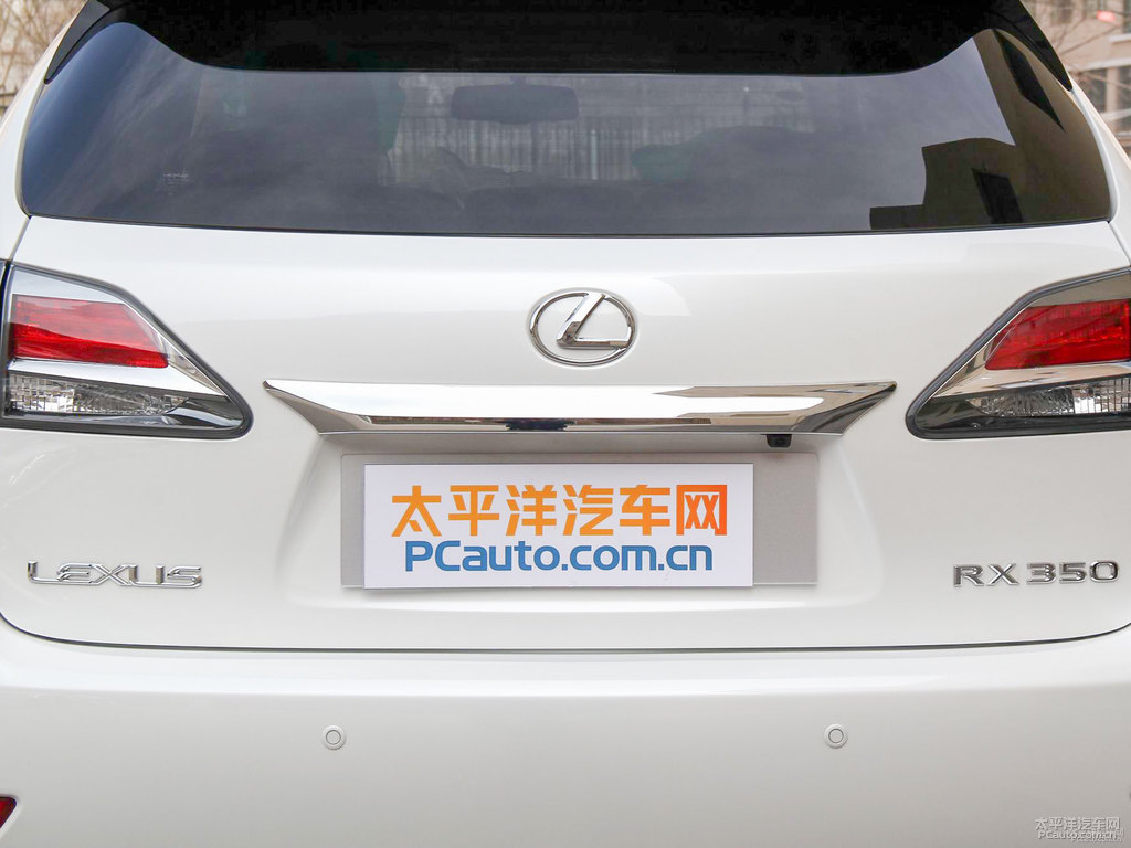 珍珠白色雷克薩斯RX車尾外觀圖片