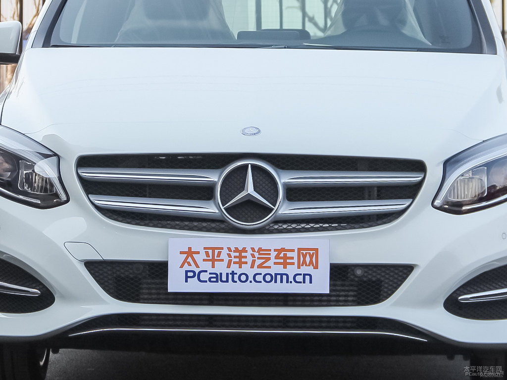 卷云白奔馳B級(jí)車頭外觀圖片