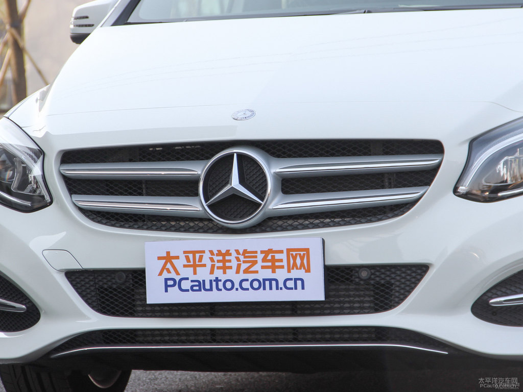 卷云白奔馳B級車頭外觀圖片