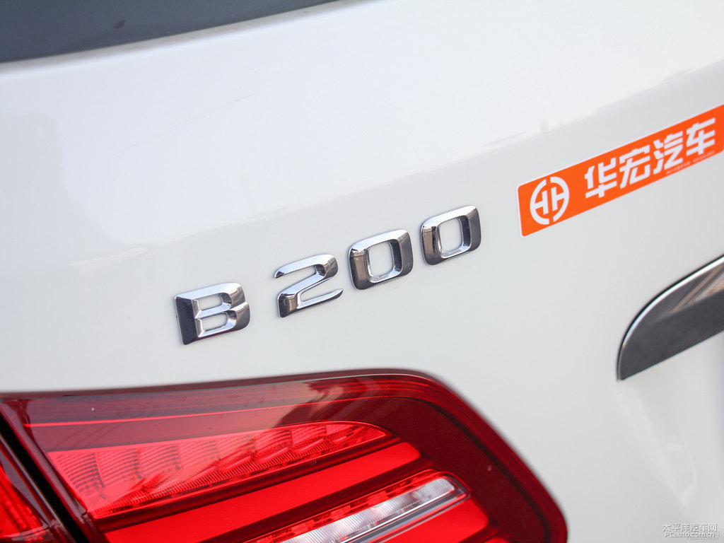 卷云白奔馳B級(jí)車尾外觀圖片