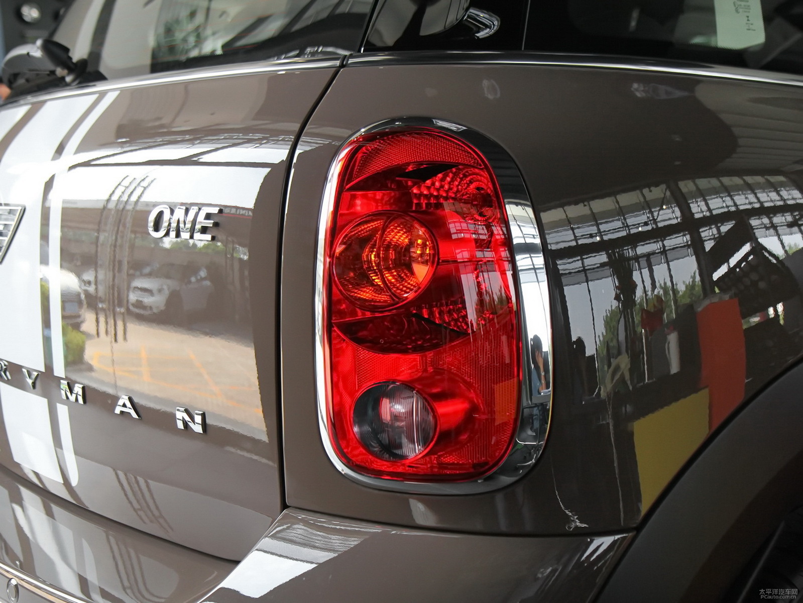 \ɫMINI COUNTRYMAN܇β^DƬ