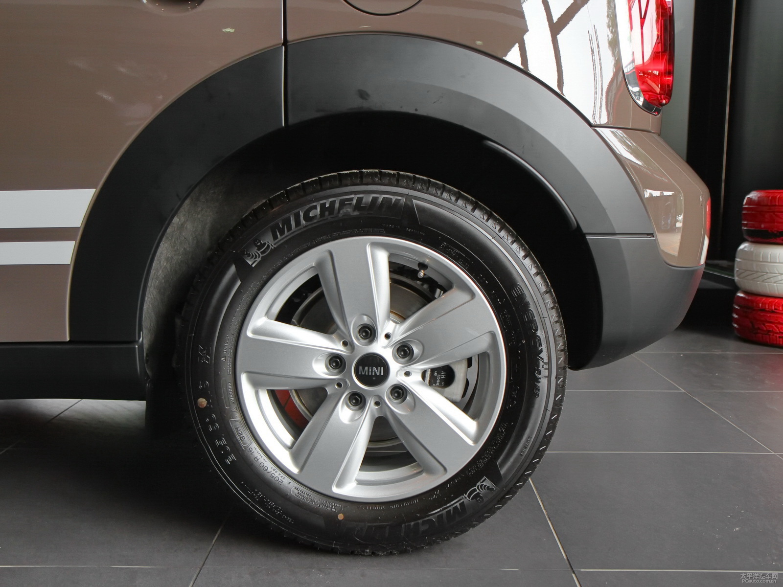 \ɫMINI COUNTRYMAN܇^DƬ