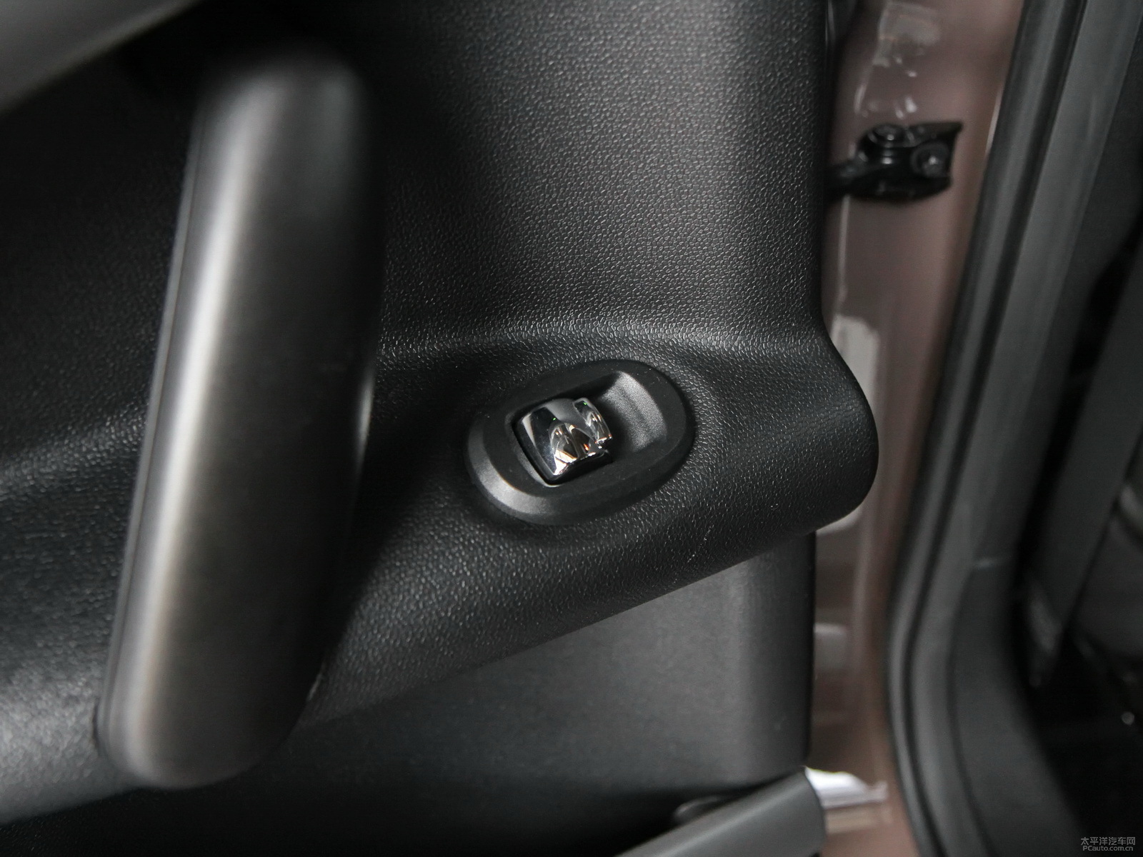 \ɫMINI COUNTRYMAN܇(ni)DƬ