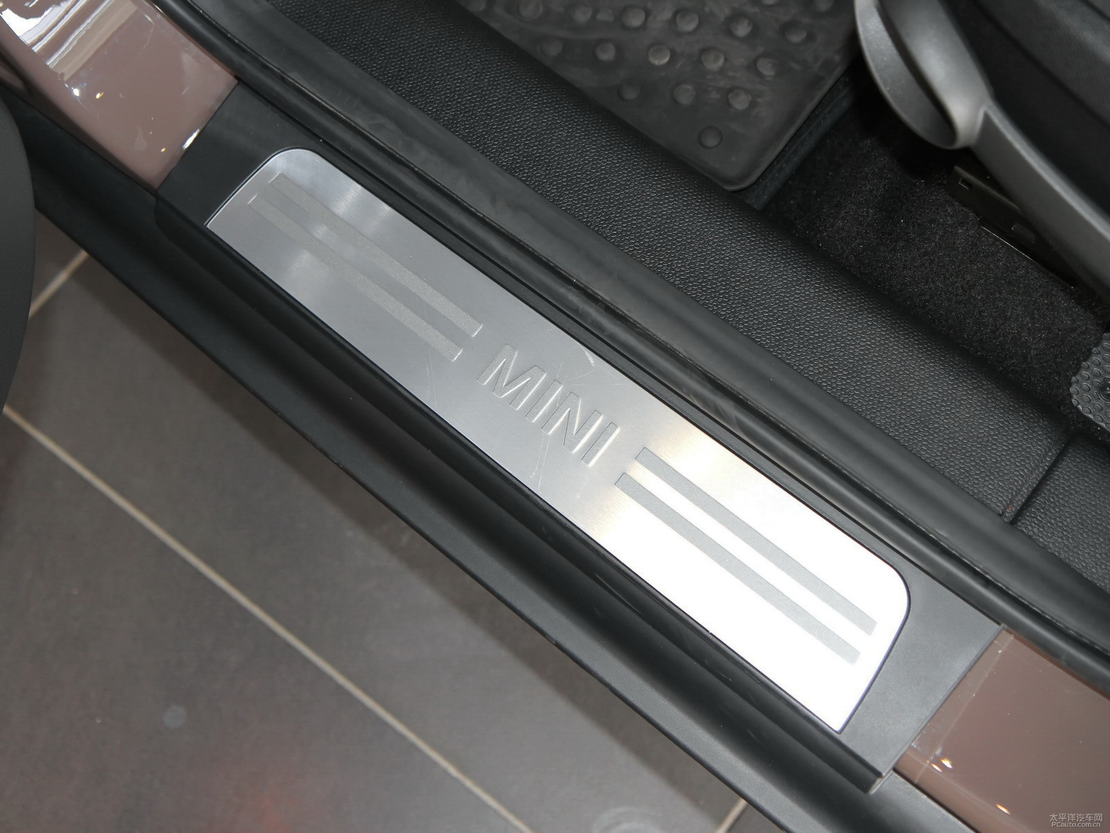 \ɫMINI COUNTRYMAN܇(ni)DƬ