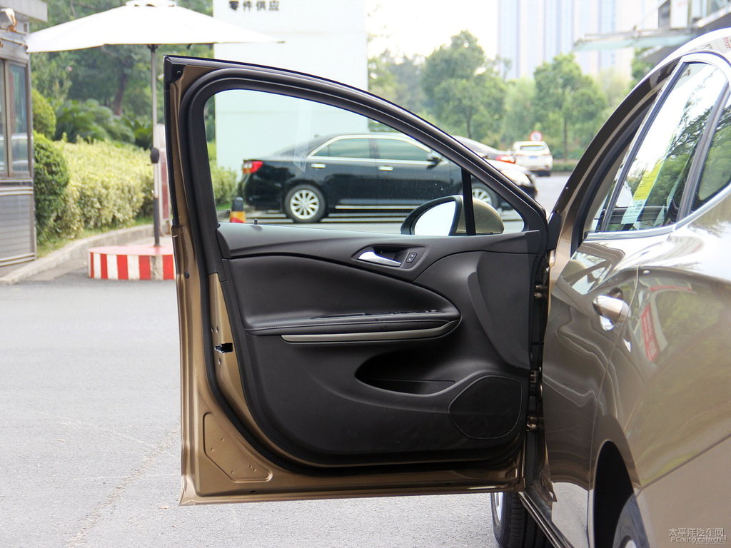 琥珀棕威朗車廂內(nèi)飾圖片