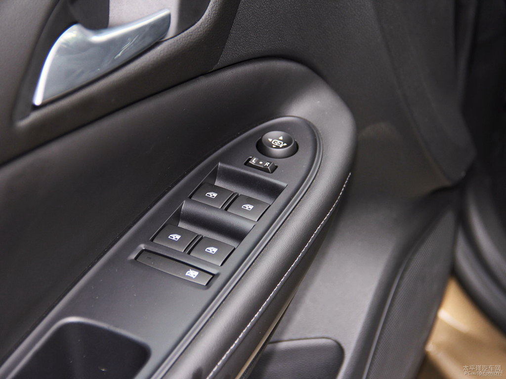 琥珀棕威朗車廂內飾圖片