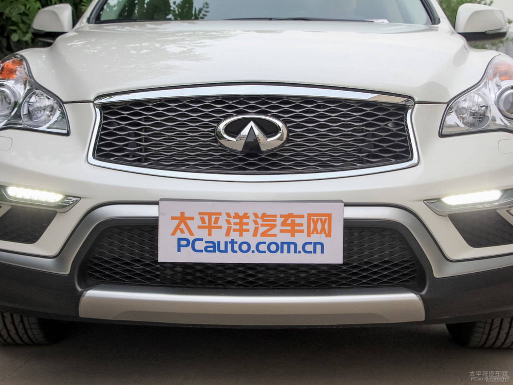 瑩貝白英菲尼迪QX50車(chē)頭外觀(guān)圖片
