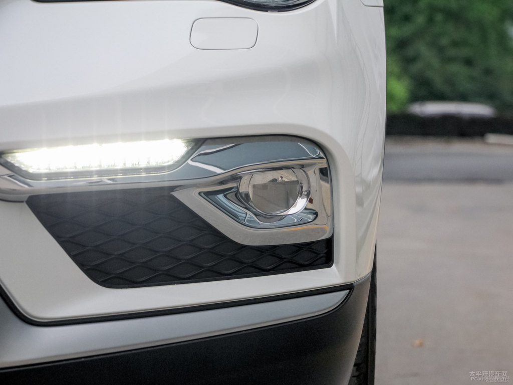 瑩貝白英菲尼迪QX50車頭外觀圖片