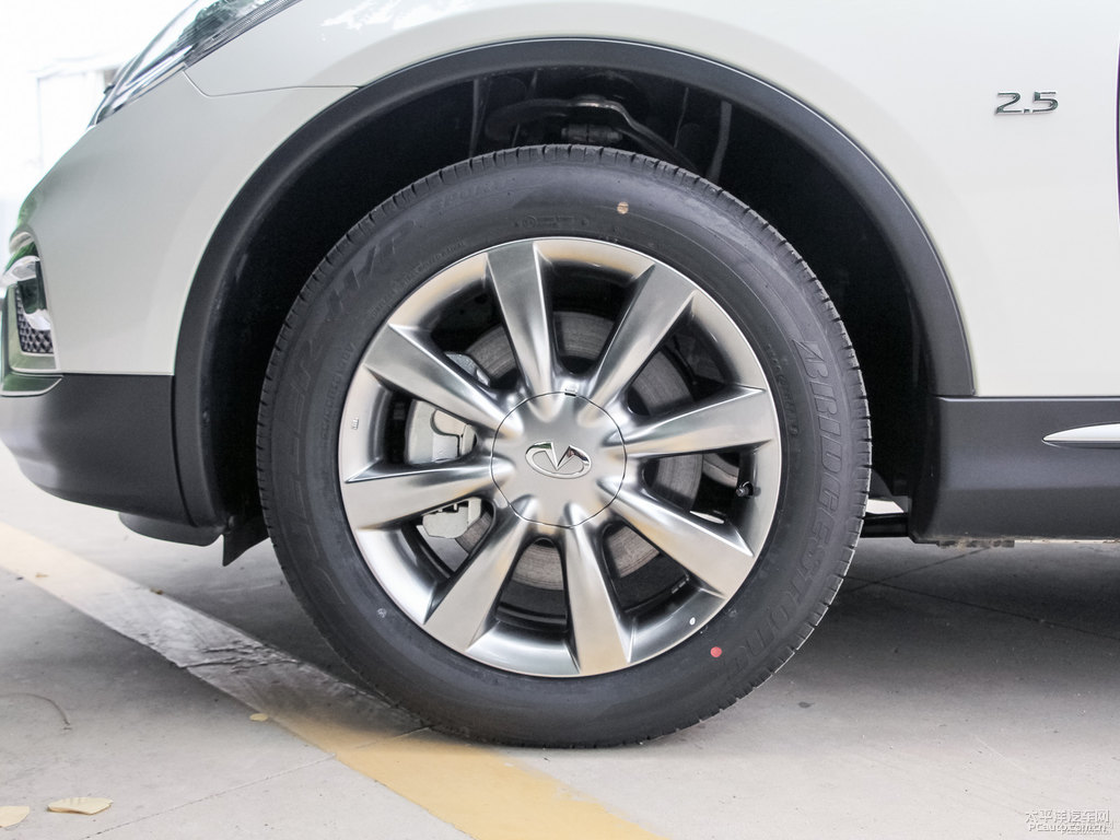 瑩貝白英菲尼迪QX50車身外觀圖片