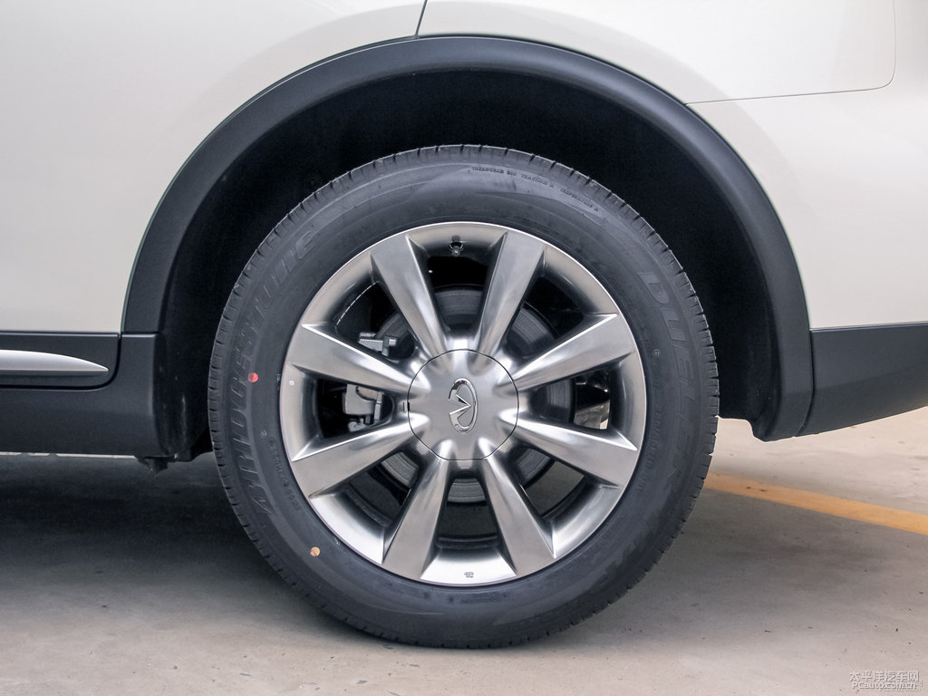 瑩貝白英菲尼迪QX50車身外觀圖片