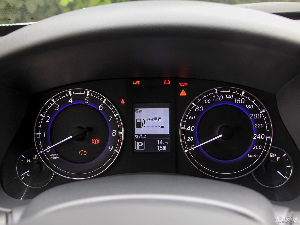 瑩貝白英菲尼迪QX50中控內(nèi)飾圖片