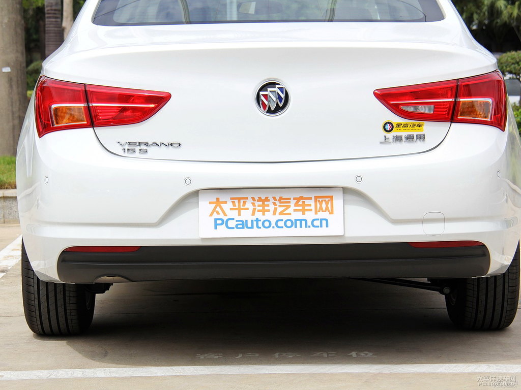 雪域白威朗車尾外觀圖片