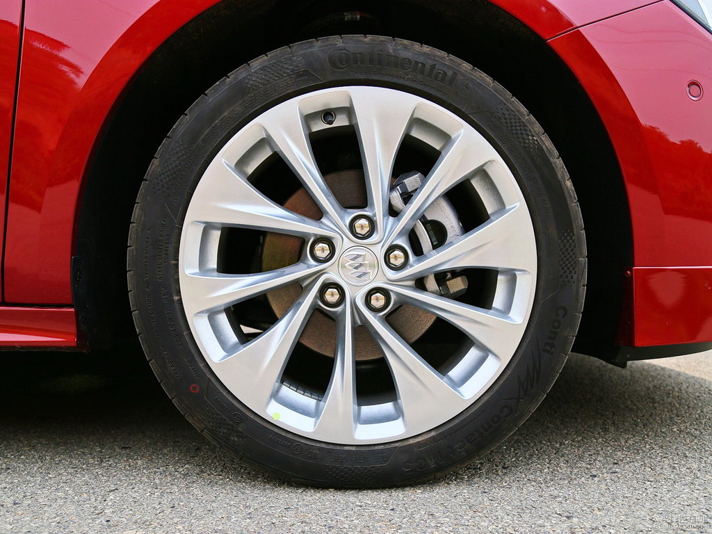 瑪瑙紅威朗車身外觀圖片