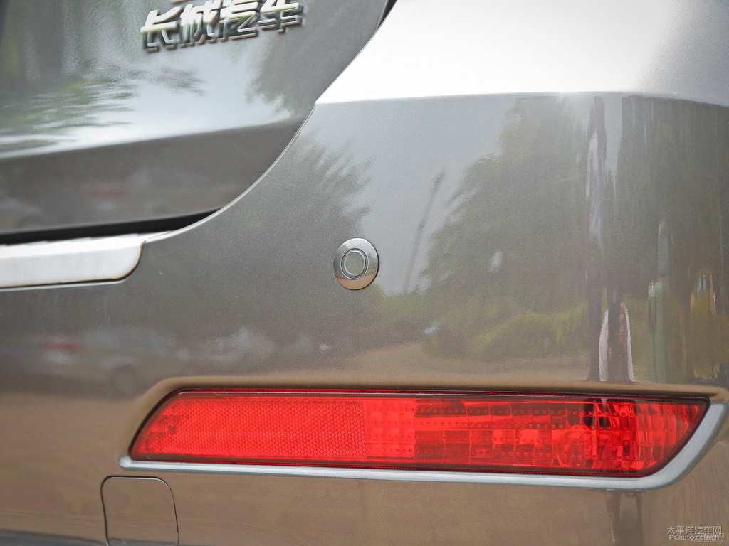 摩登灰哈弗H2車尾外觀圖片