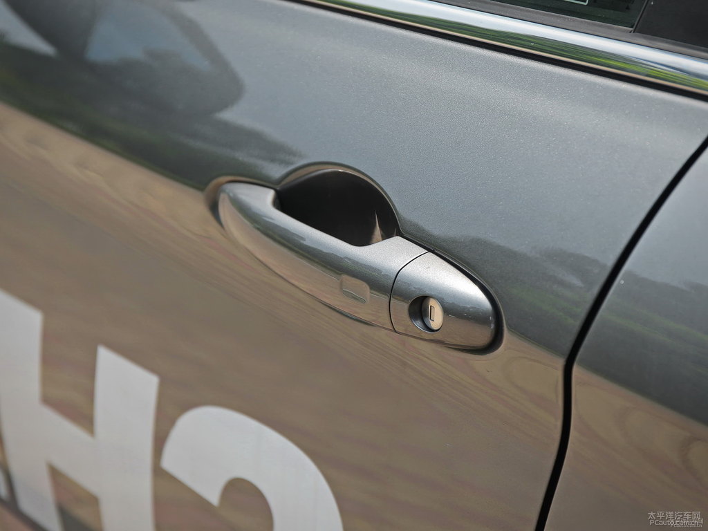 摩登灰哈弗H2車身外觀圖片