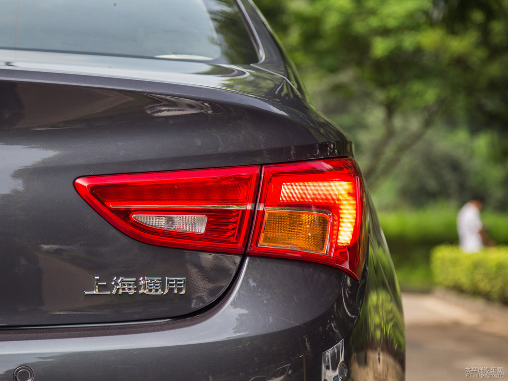 云母藍(lán)威朗車尾外觀圖片