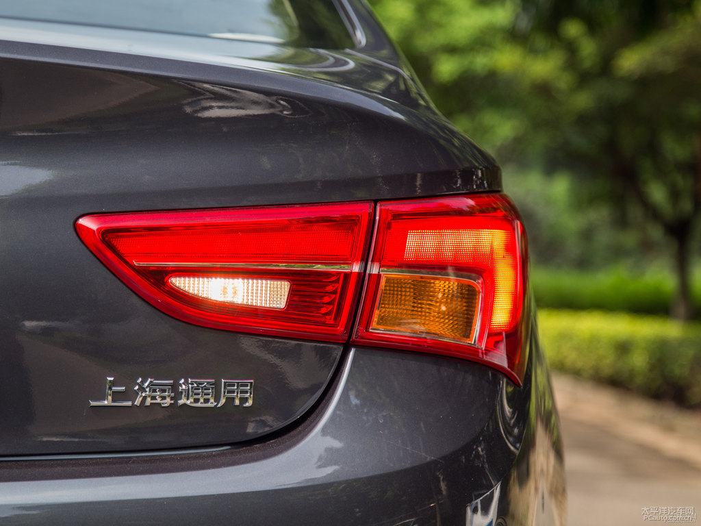 云母藍(lán)威朗車尾外觀圖片