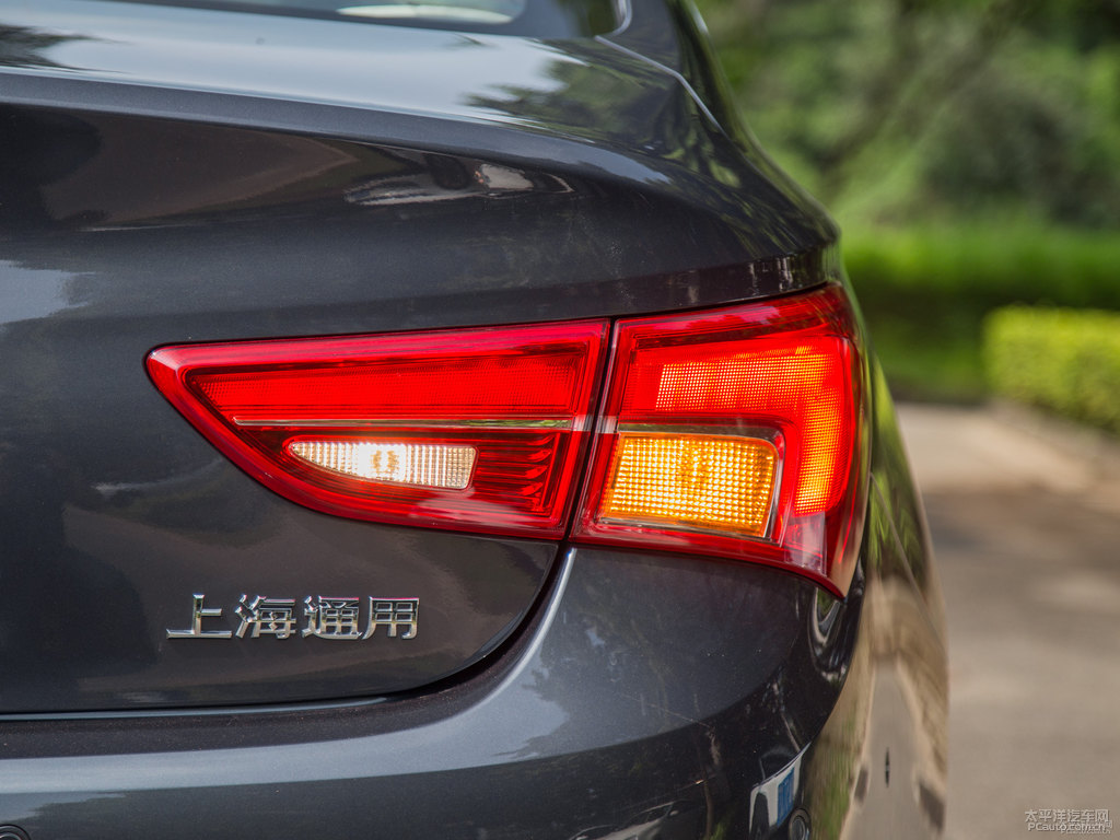 云母藍(lán)威朗車尾外觀圖片
