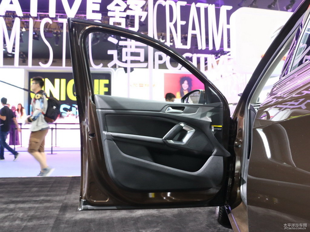 松木棕標(biāo)致408車廂內(nèi)飾圖片
