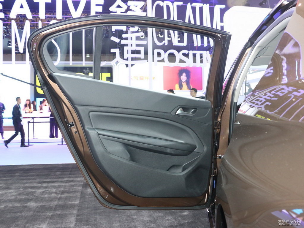松木棕標(biāo)致408車廂內(nèi)飾圖片