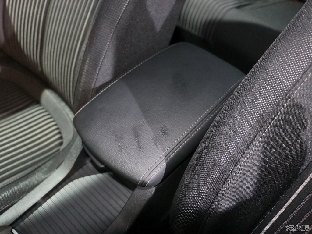 珠光白標(biāo)致408車廂內(nèi)飾圖片