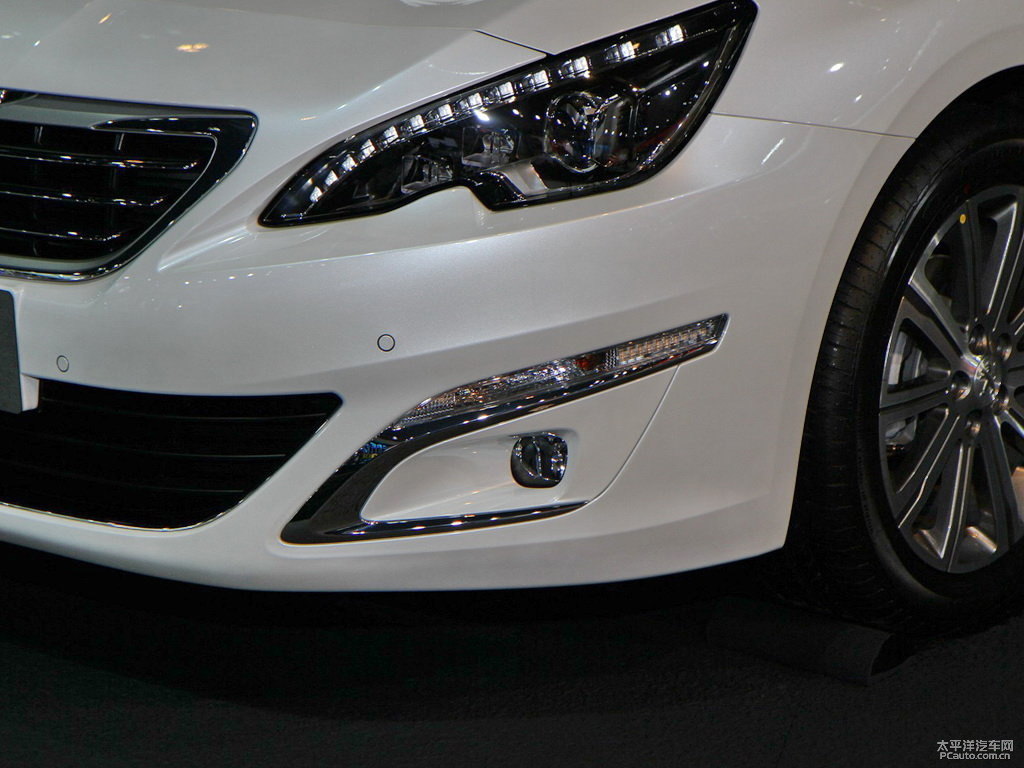 珠光白標(biāo)致408車頭外觀圖片
