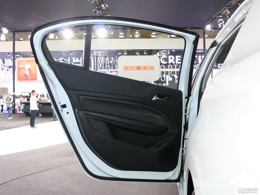 珠光白標(biāo)致408車廂內(nèi)飾圖片