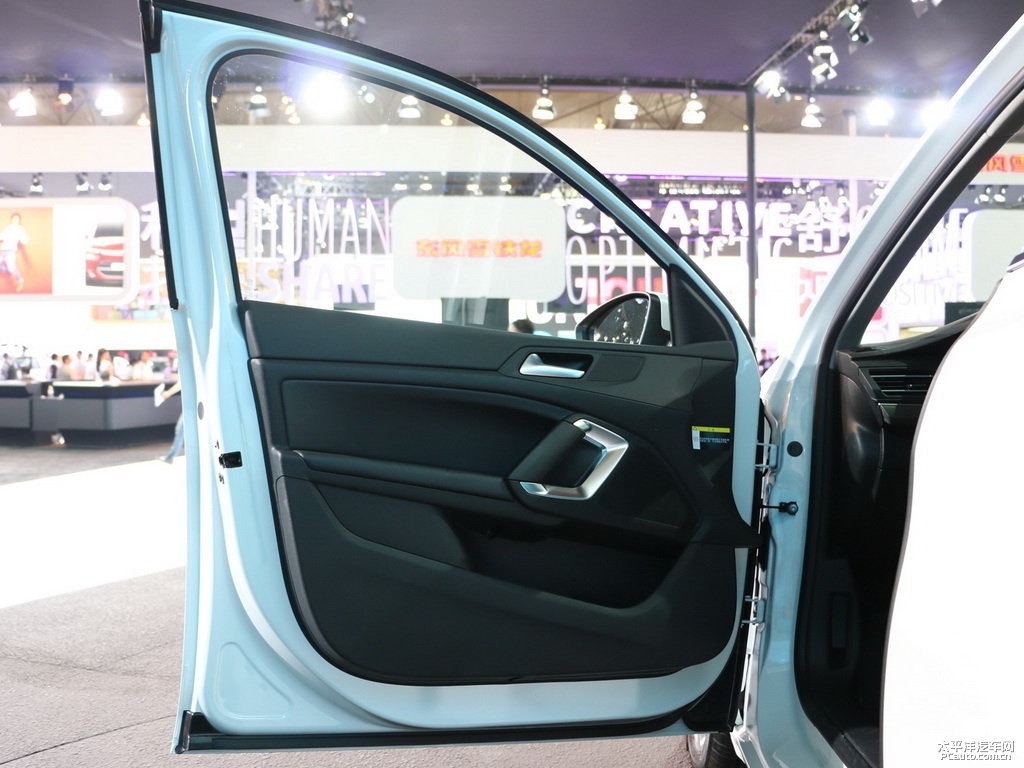 珠光白標(biāo)致408車廂內(nèi)飾圖片