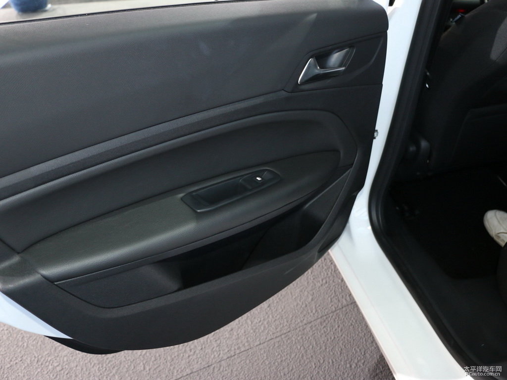 珠光白標(biāo)致408車廂內(nèi)飾圖片