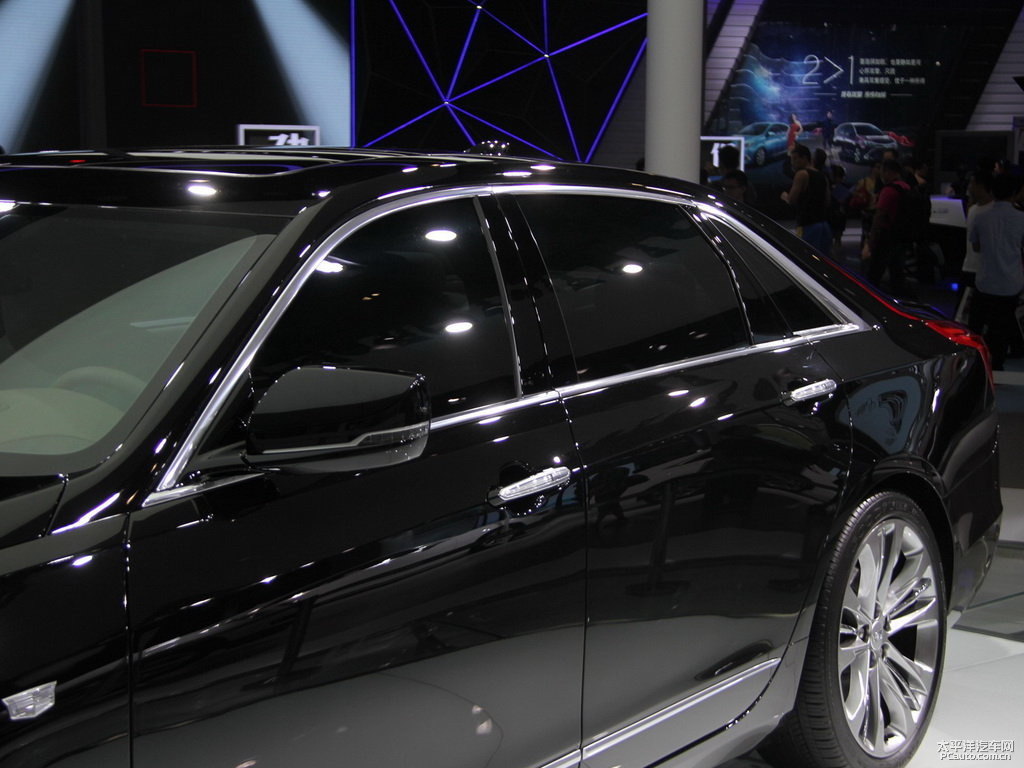 耀黑凱迪拉克CT6車身外觀圖片