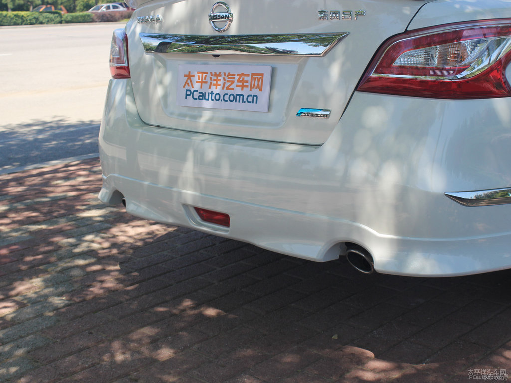 珠光白天籟車尾外觀圖片