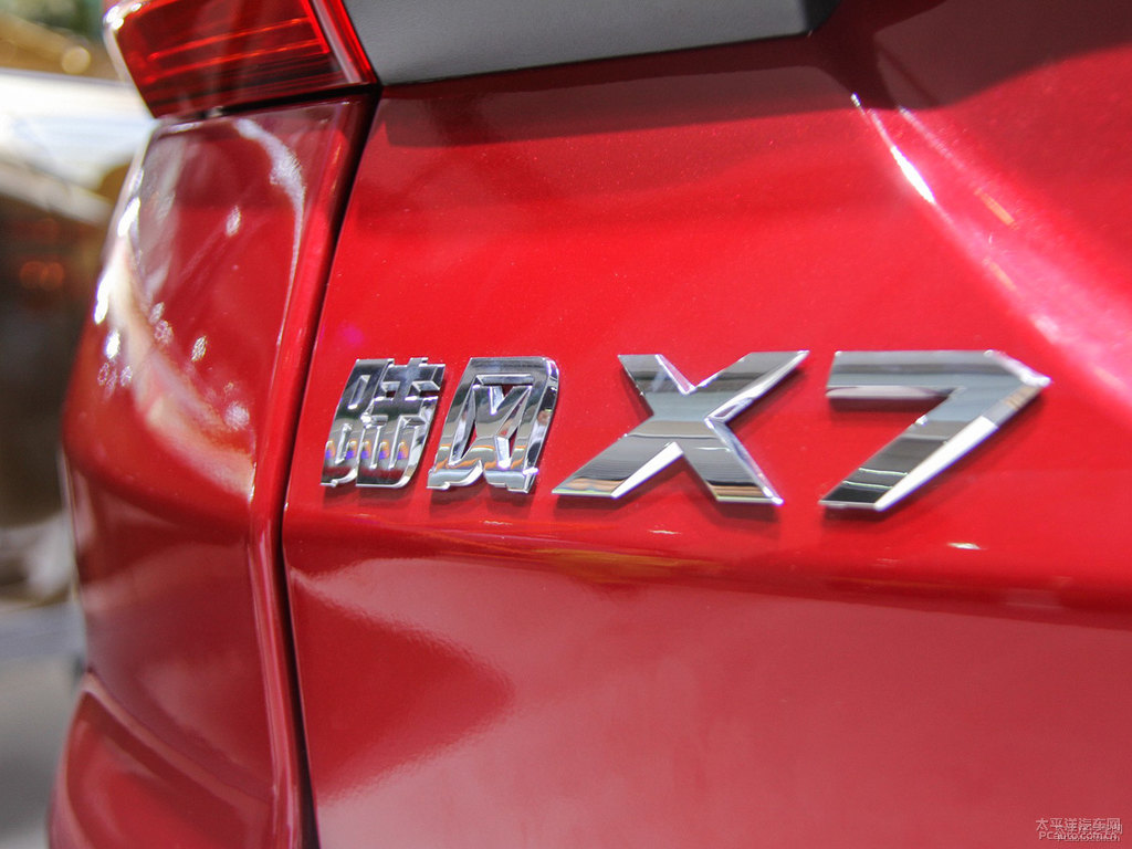 中國紅陸風(fēng)X7車尾外觀圖片