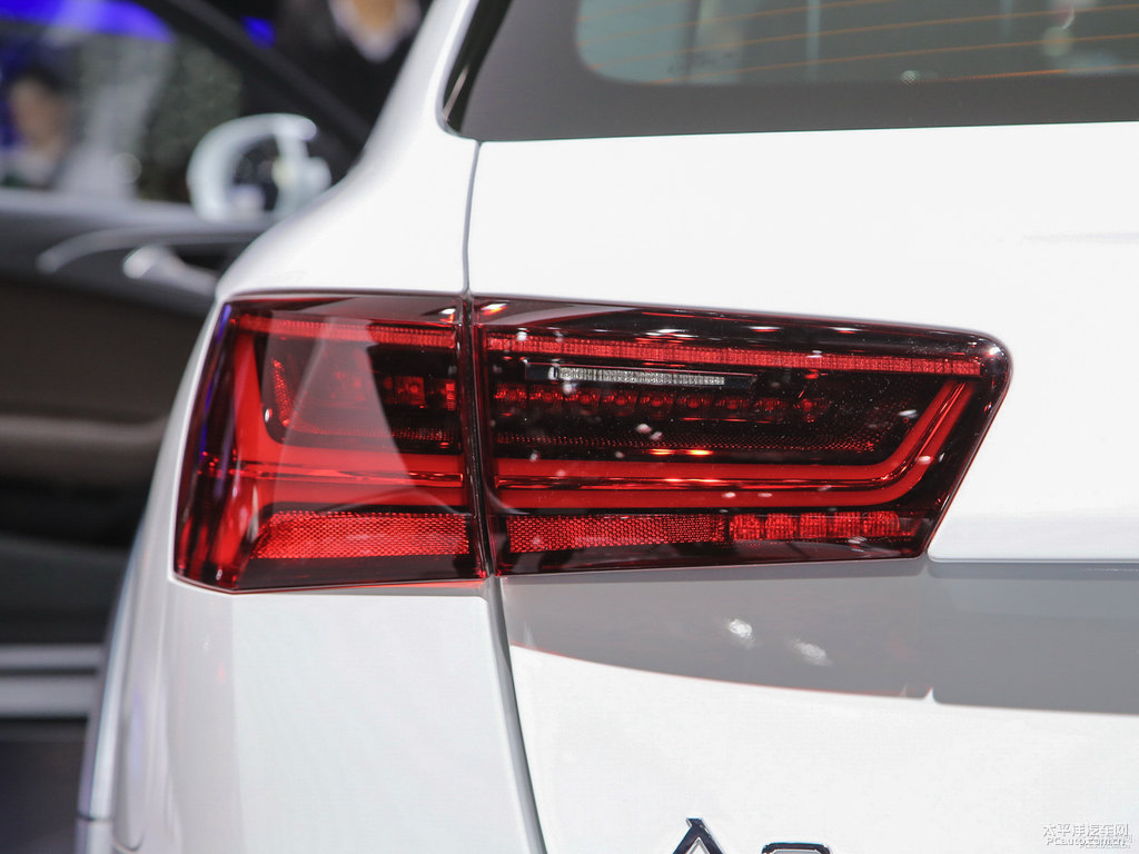 冰川白奧迪A6(進(jìn)口)車尾外觀圖片