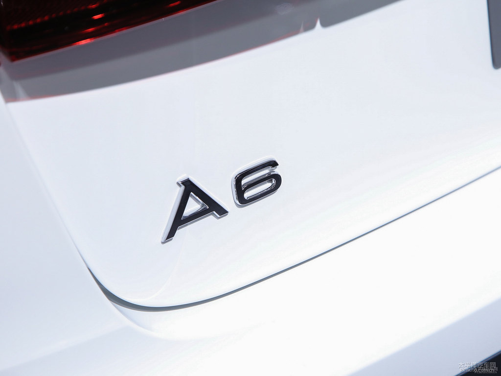 冰川白奧迪A6(進(jìn)口)車(chē)尾外觀圖片