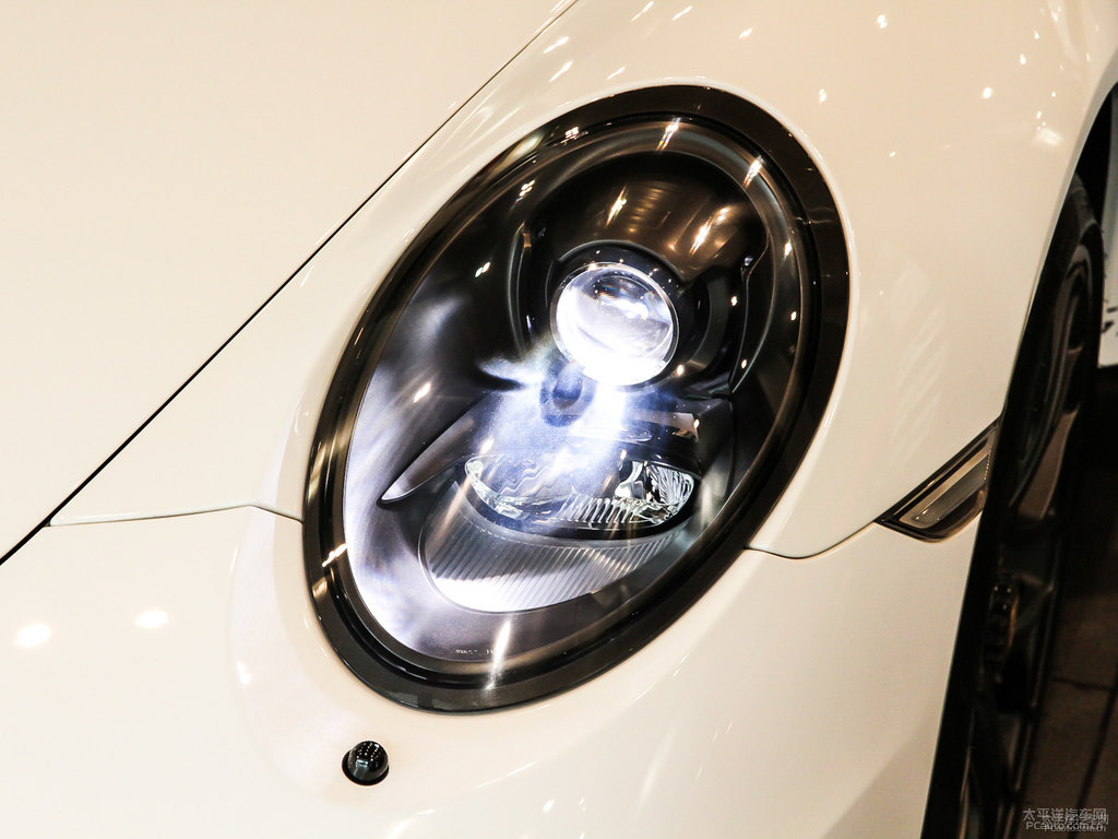 白色保時捷911車頭外觀圖片