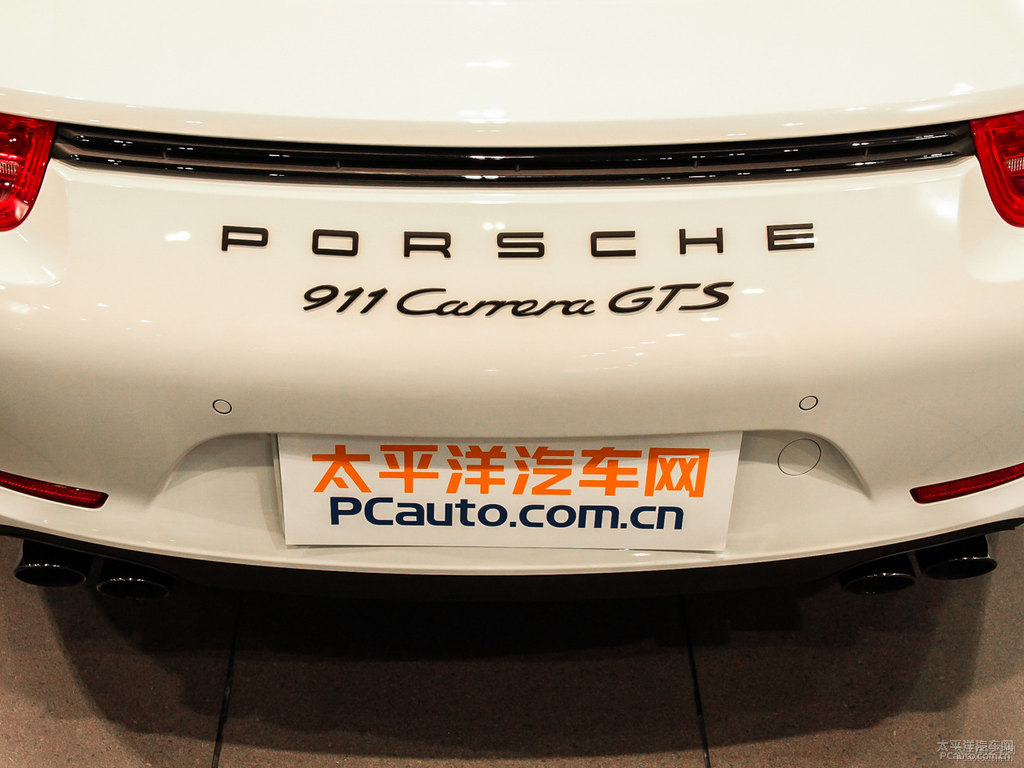白色保時(shí)捷911車尾外觀圖片