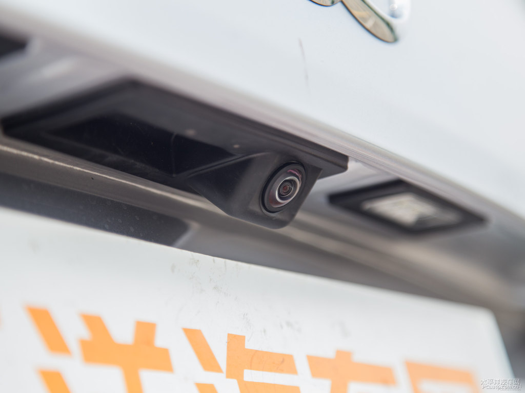 花劍銀奧迪A6(進口)車尾外觀圖片
