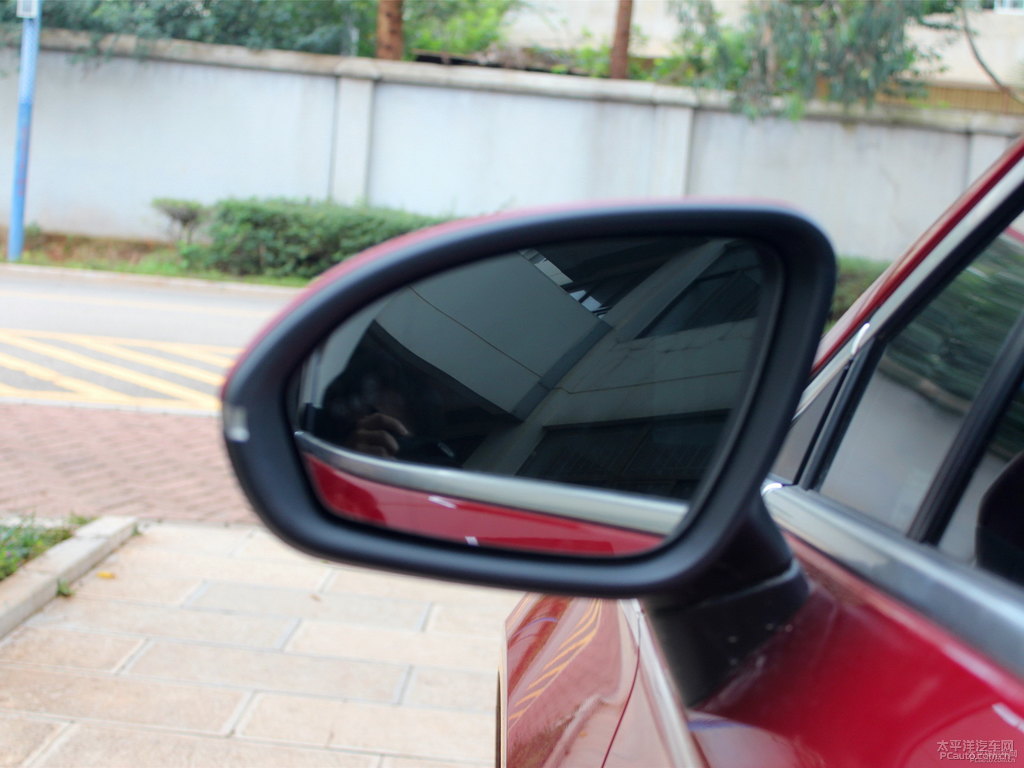 瑪瑙紅威朗車身外觀圖片