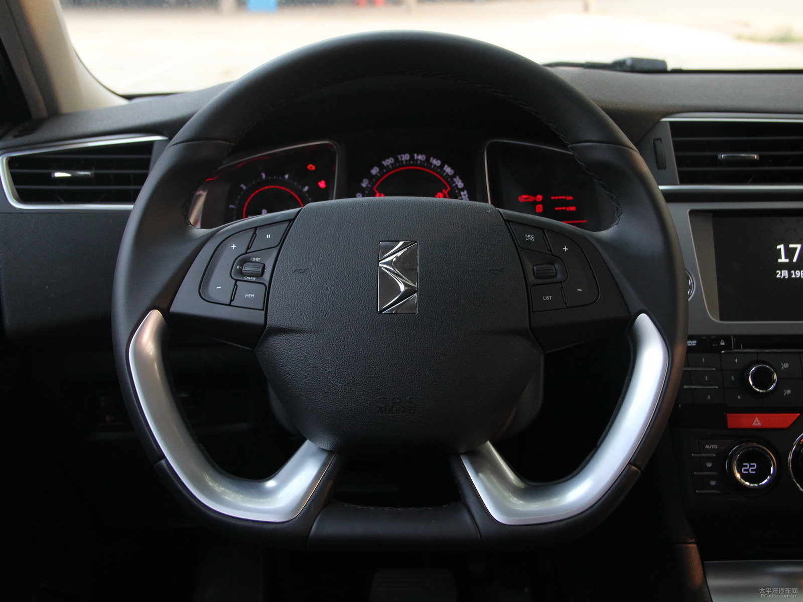 DS 5LS內(nèi)飾高清大圖
