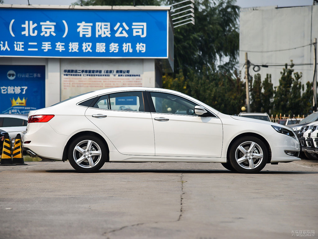 北極白奔騰B70整車外觀外觀圖片