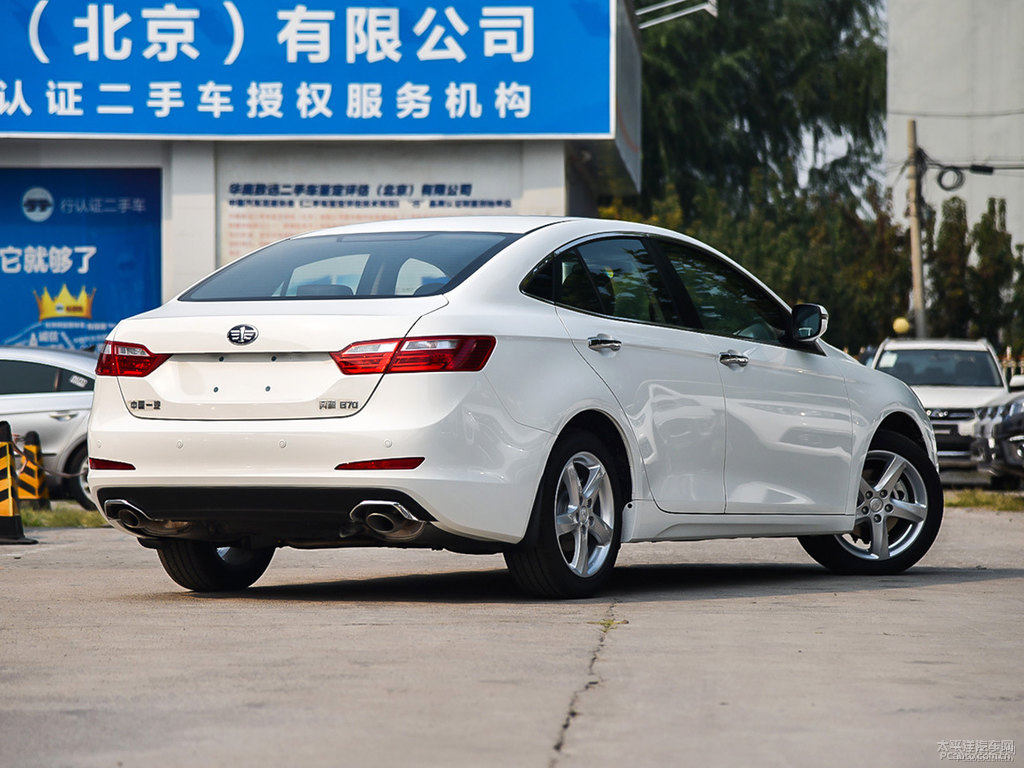 北極白奔騰B70整車外觀外觀圖片
