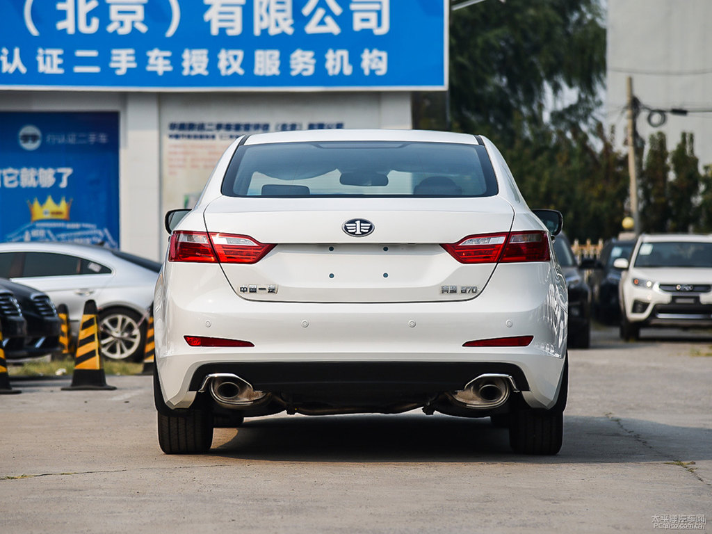 北極白奔騰B70整車外觀外觀圖片
