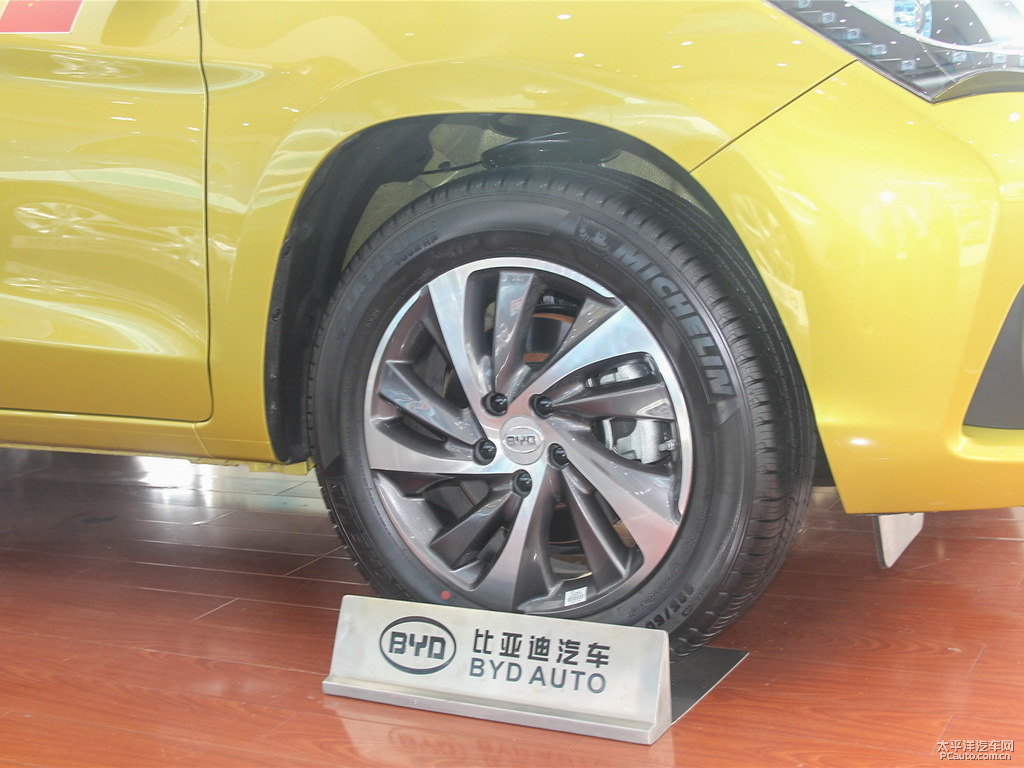 翡翠黃宋車身外觀圖片