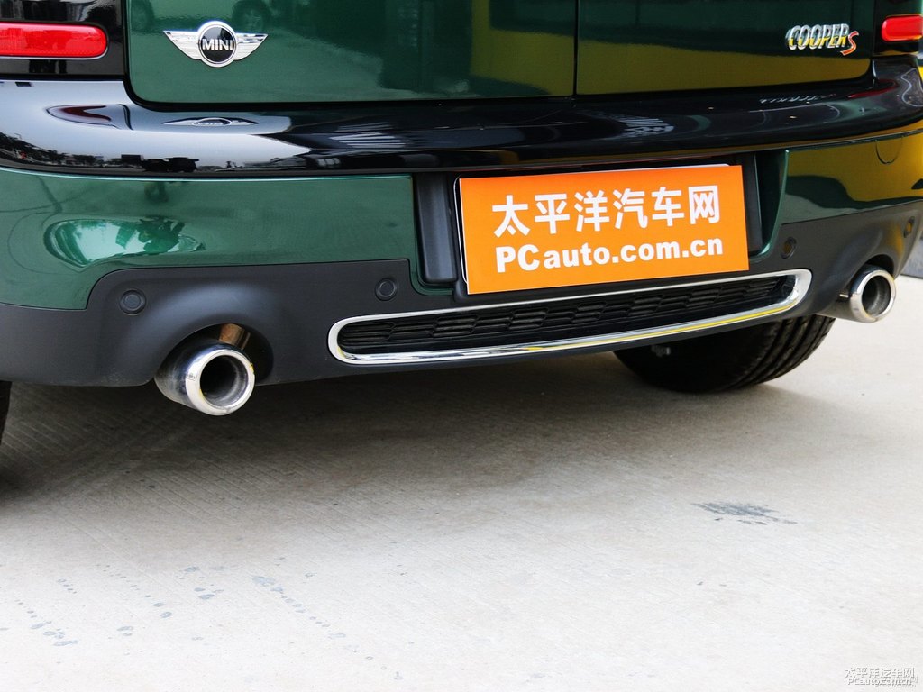 墨綠色MINI CLUBMAN車尾外觀圖片