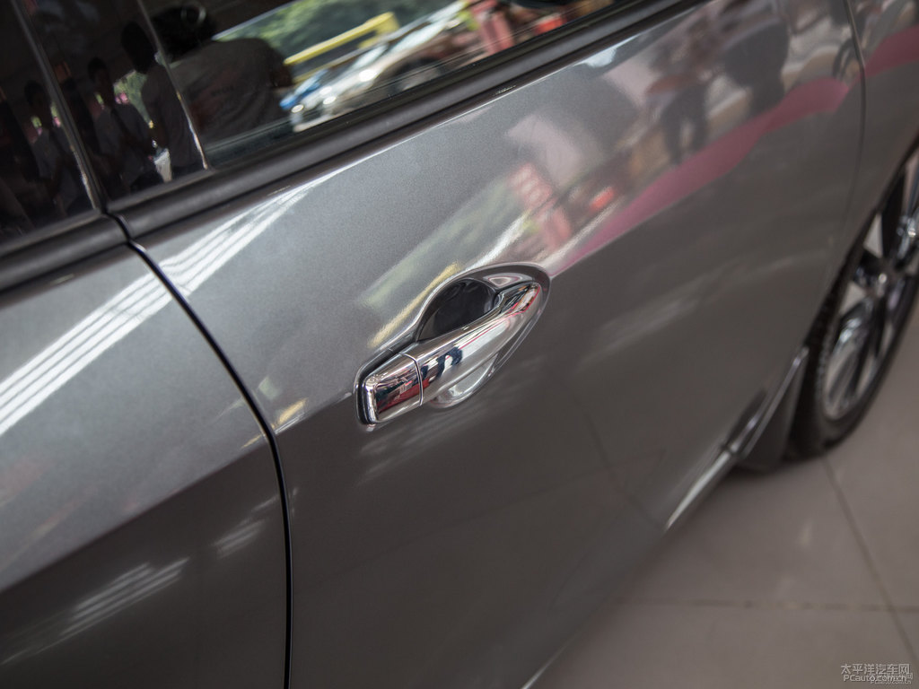 月光銀藍(lán)鳥(niǎo)車(chē)身外觀圖片