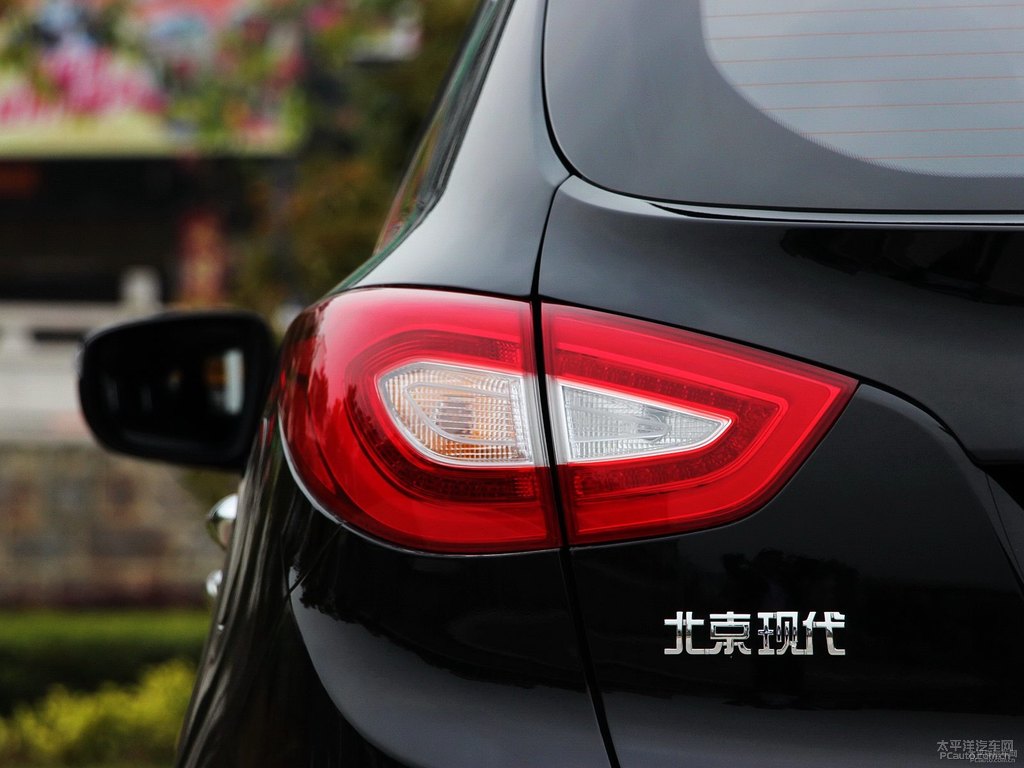 炫黑北京現(xiàn)代ix35車尾外觀圖片