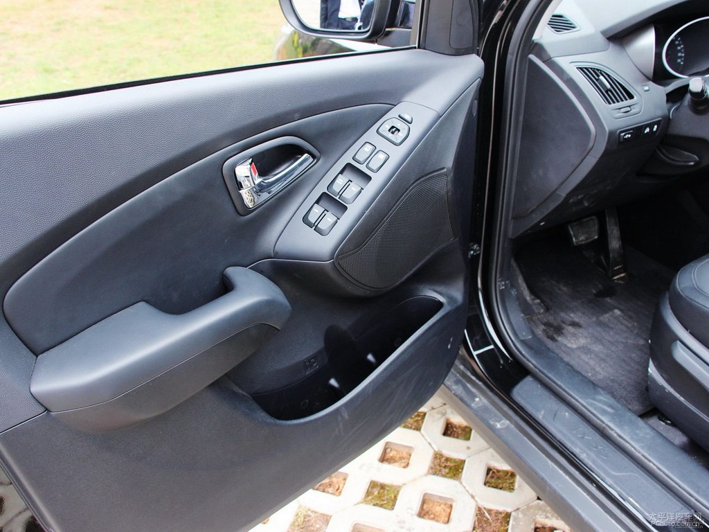 炫黑北京現(xiàn)代ix35車廂內(nèi)飾圖片