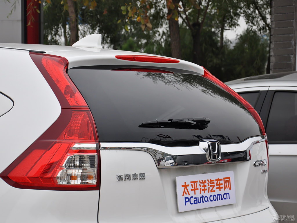 珍珠白本田CR-V車尾外觀圖片