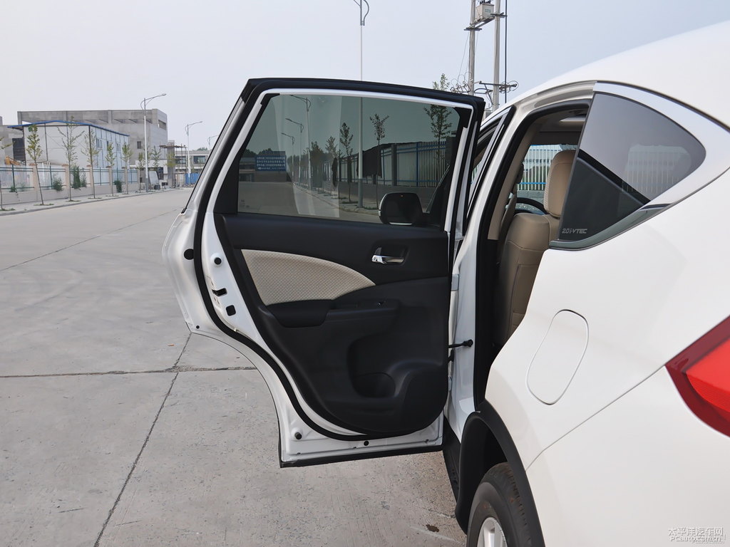 珍珠白本田CR-V車廂內(nèi)飾圖片