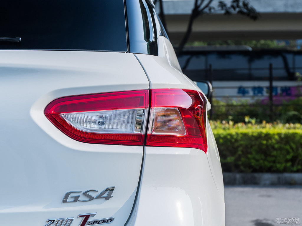 黑色+白色傳祺GS4車尾外觀圖片